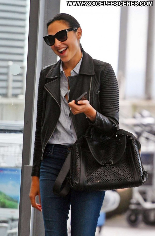 Gal Gadot No Source Beautiful Babe London Celebrity Paparazzi Posing