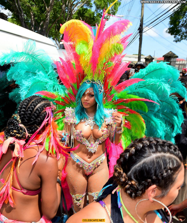 Rihanna Barbados Sex Babe Sexy Celebrity Carnival Bar Car