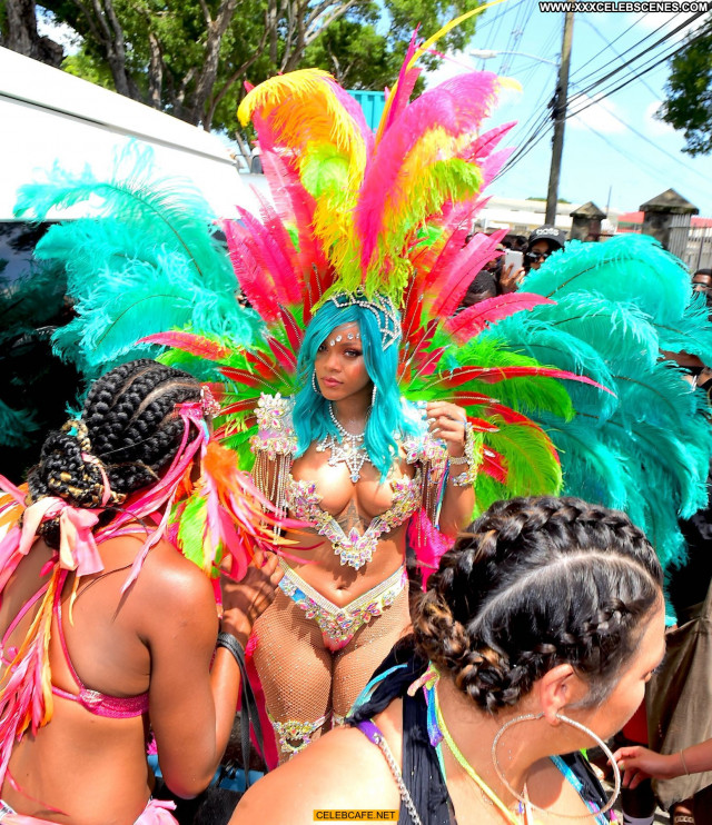 Rihanna No Source Celebrity Babe Posing Hot Carnival Car Sexy