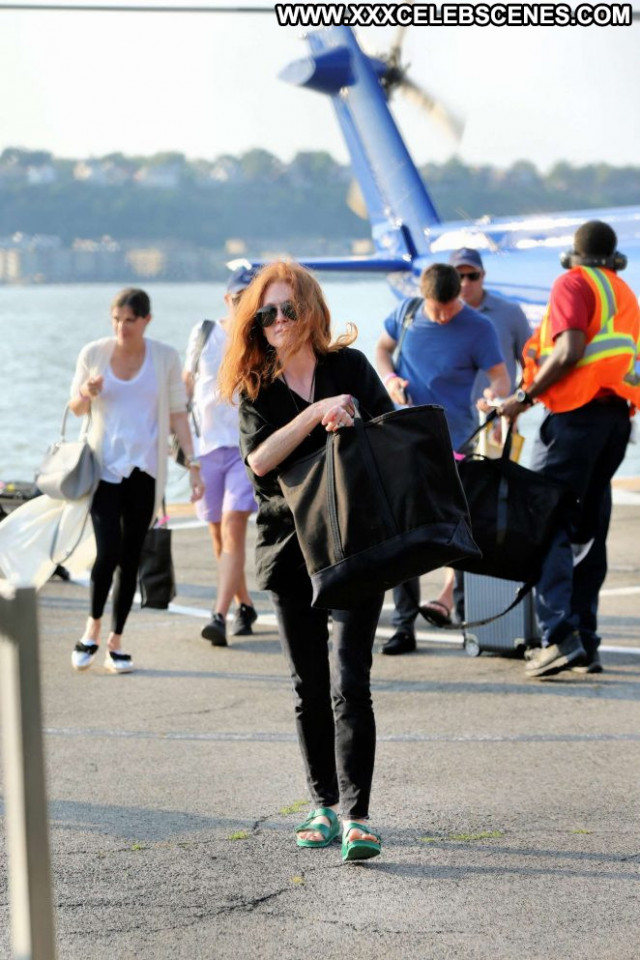 Julianne Moore No Source Posing Hot Beautiful Nyc Paparazzi Celebrity