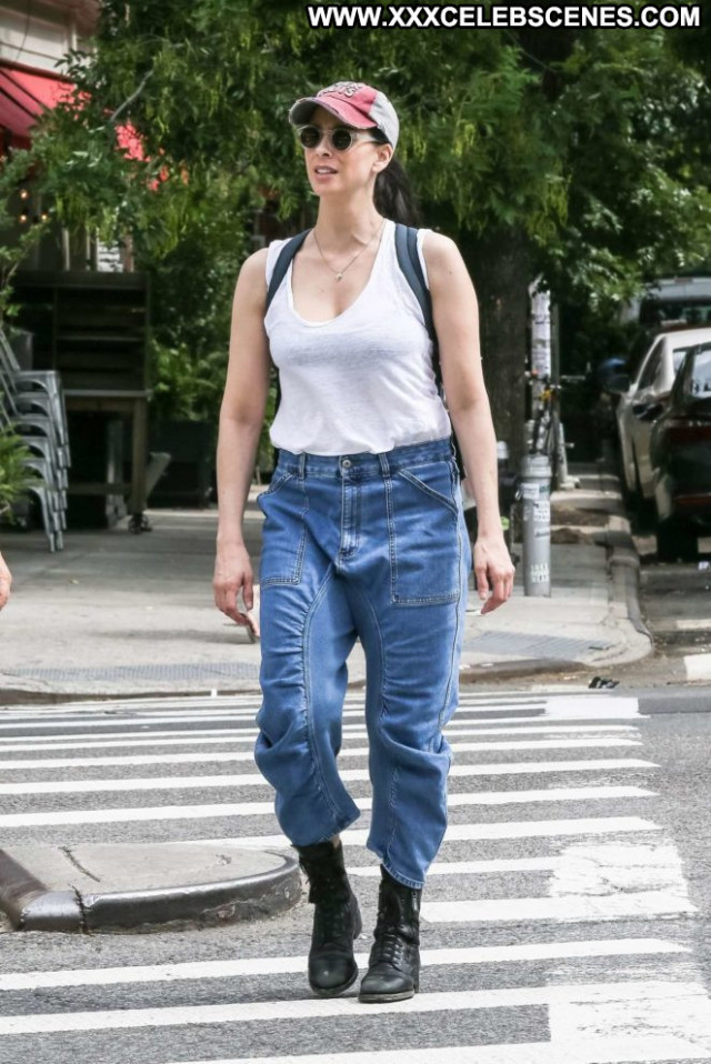 Sarah Silverman New York Paparazzi New York Beautiful Babe Posing Hot