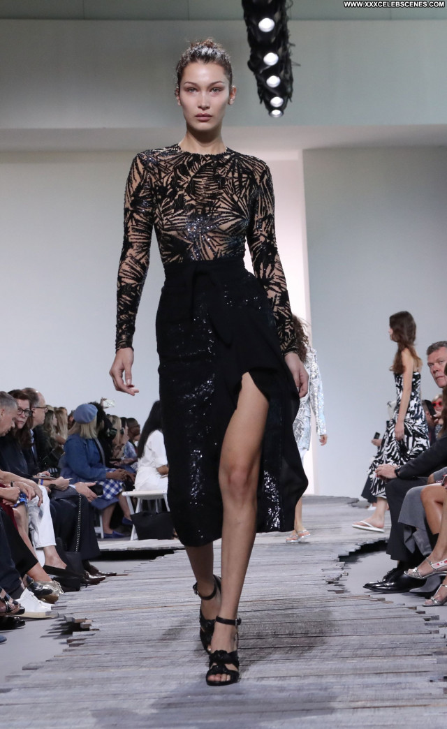 Allie Goertz Fashion Show Videos Babe See Through Legs Celebrity