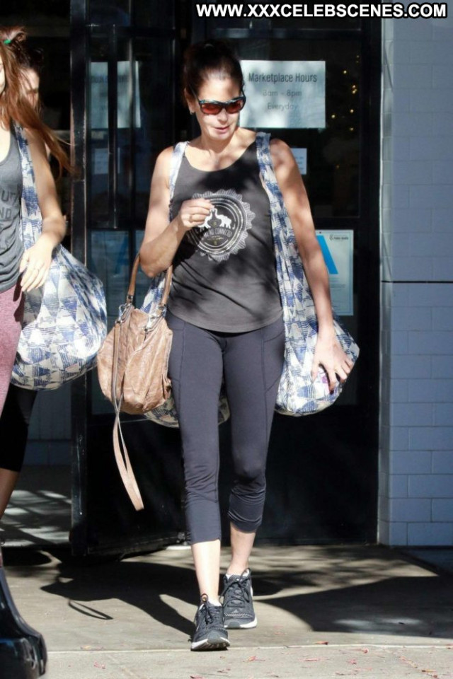 Teri Hatcher No Source Celebrity Beautiful Babe Daughter Paparazzi