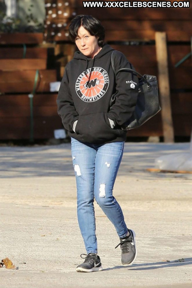 Shannen Doherty No Source  Posing Hot Babe Mali Paparazzi Malibu