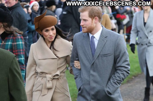 Meghan Markle No Source Church Celebrity Paparazzi Posing Hot