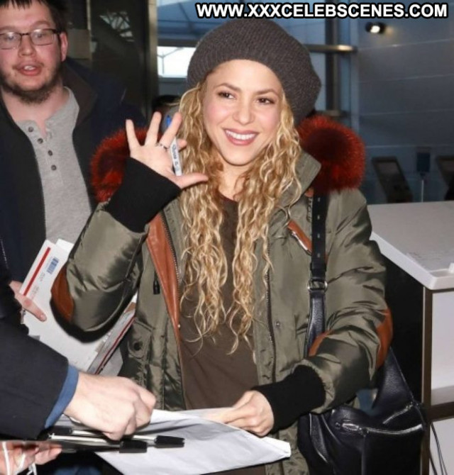 Shakira New York Posing Hot Beautiful Babe New York Paparazzi