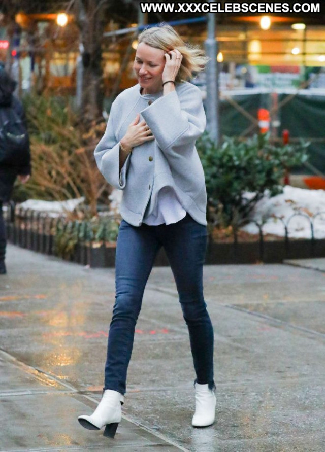 Naomi Watts New York Celebrity Paparazzi New York Beautiful Posing