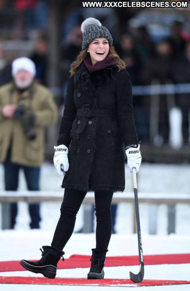 Kate Middleton No Source Beautiful Celebrity Hockey Paparazzi Posing
