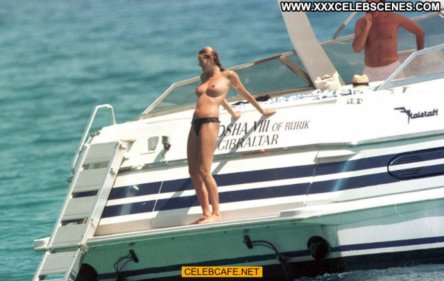 Elle Macpherson Le Mac Babe Yacht Toples Topless Celebrity Posing Hot