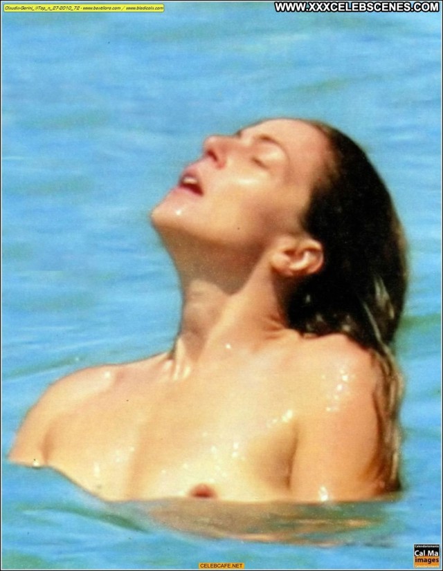Claudia Gerini No Source Toples Celebrity Actress Posing Hot Sea - Famous a...