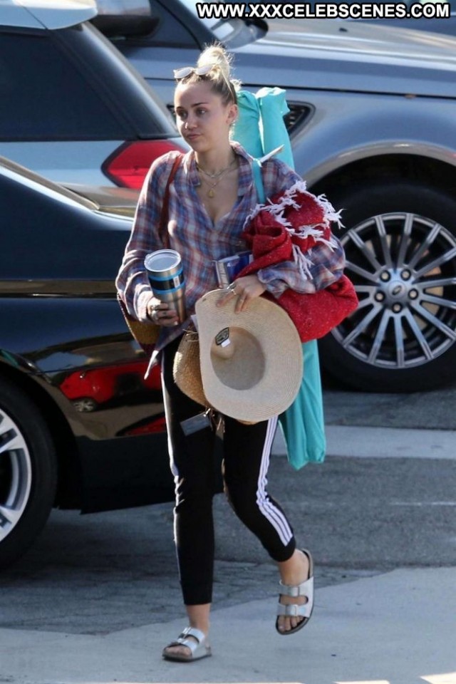 Miley Cyrus No Source Beautiful Posing Hot Paparazzi Mali Malibu