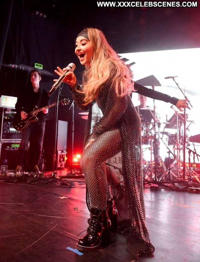 Sabrina Carpenter No Source Beautiful Stage Paparazzi Posing Hot