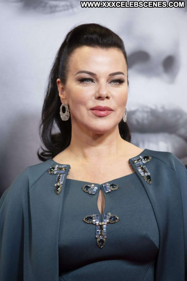 Debi Mazar: Bold Style and Fashion Choices That Redefine Nude Elegance