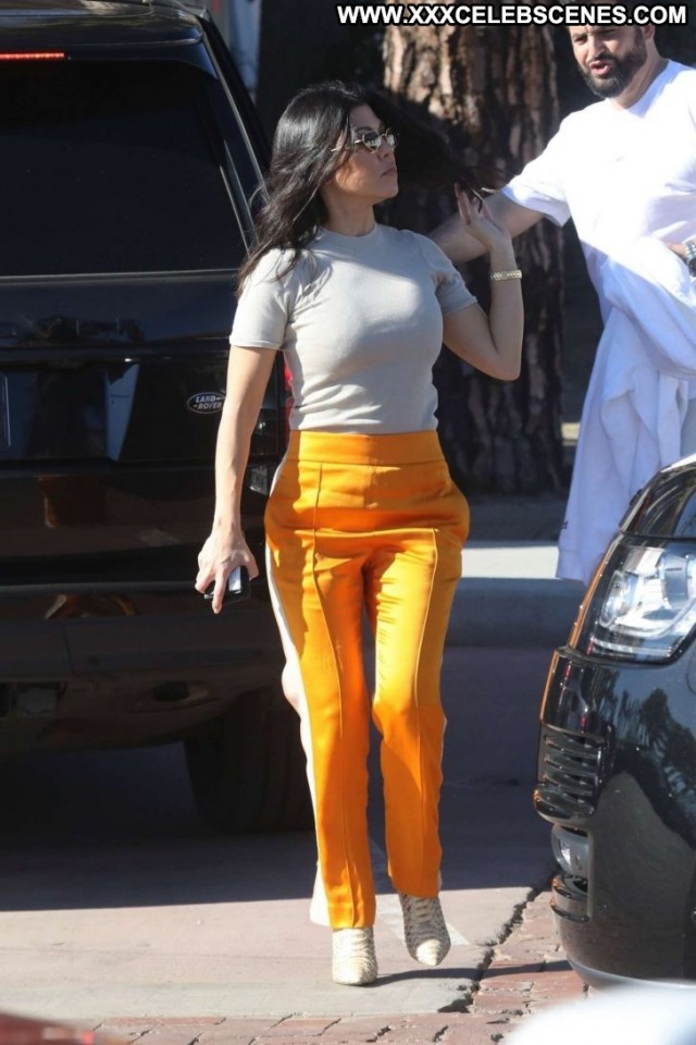 Kourtney Kardashian No Source Posing Hot Paparazzi Mali Beautiful