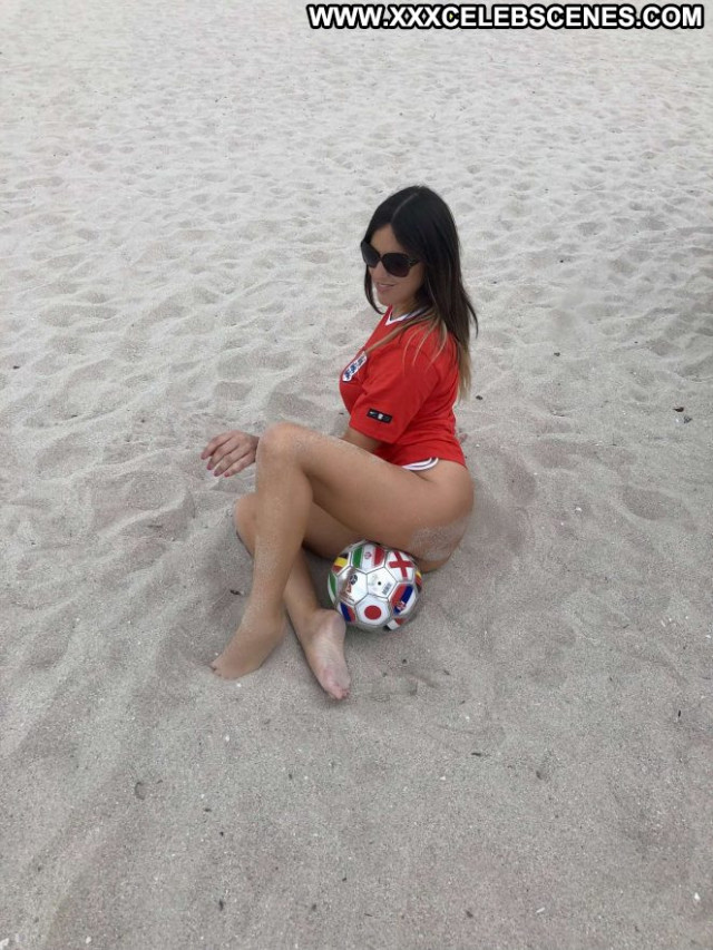 Claudia Romani No Source Bikini Paparazzi Beautiful Beach Babe