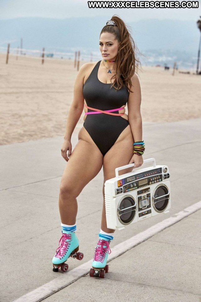 Ashley Graham No Source Posing Hot Paparazzi Babe Beautiful Celebrity