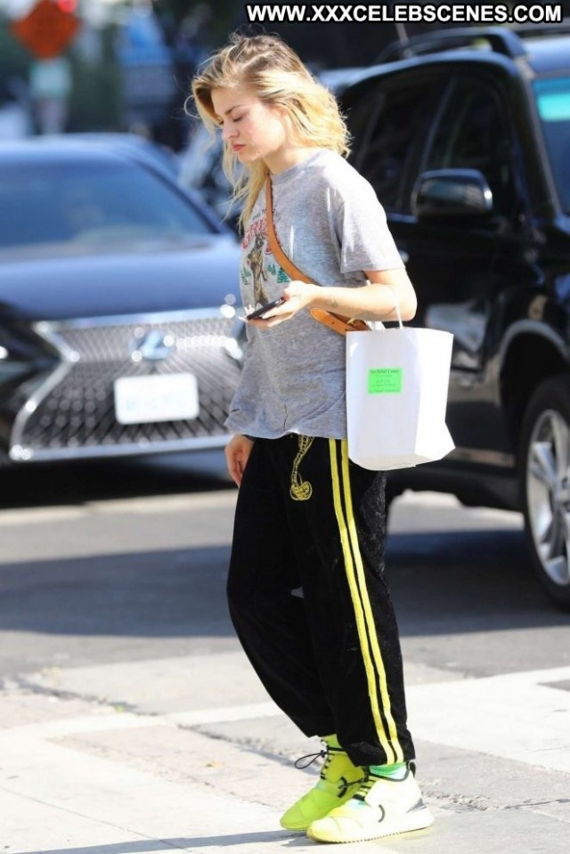 Frances Bean Los Angeles  Los Angeles Babe Posing Hot Beautiful