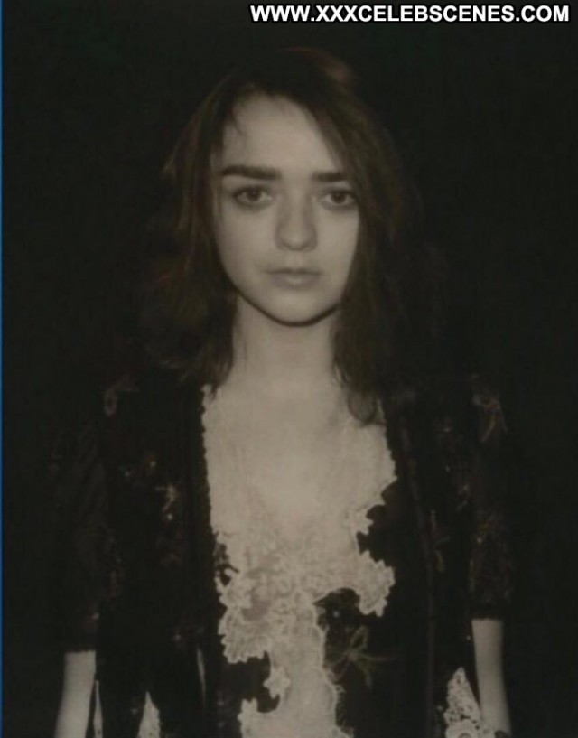 Maisie Williams No Source Beautiful Babe Paparazzi Celebrity Posing