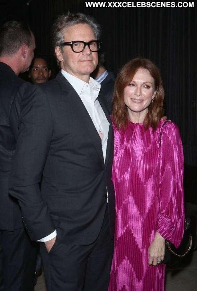 Julianne Moore New York Posing Hot Paparazzi Celebrity Babe Beautiful