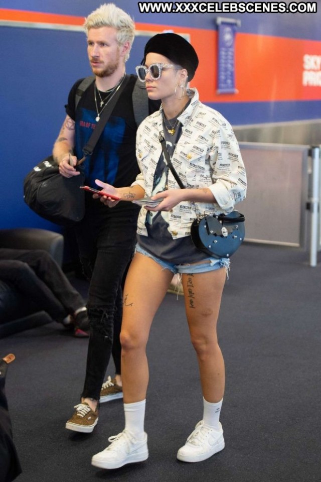 Halsey New York  Beautiful Paparazzi Celebrity Posing Hot New York