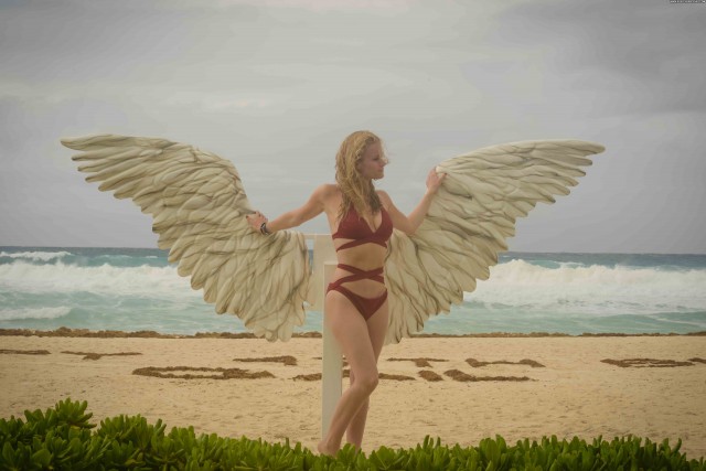 Leven Rambin The Hunger Games Stunning Angel Posing Hot Cock Sea Teen