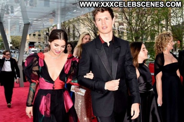 Violetta Komyshan New York Posing Hot Paparazzi Beautiful New York