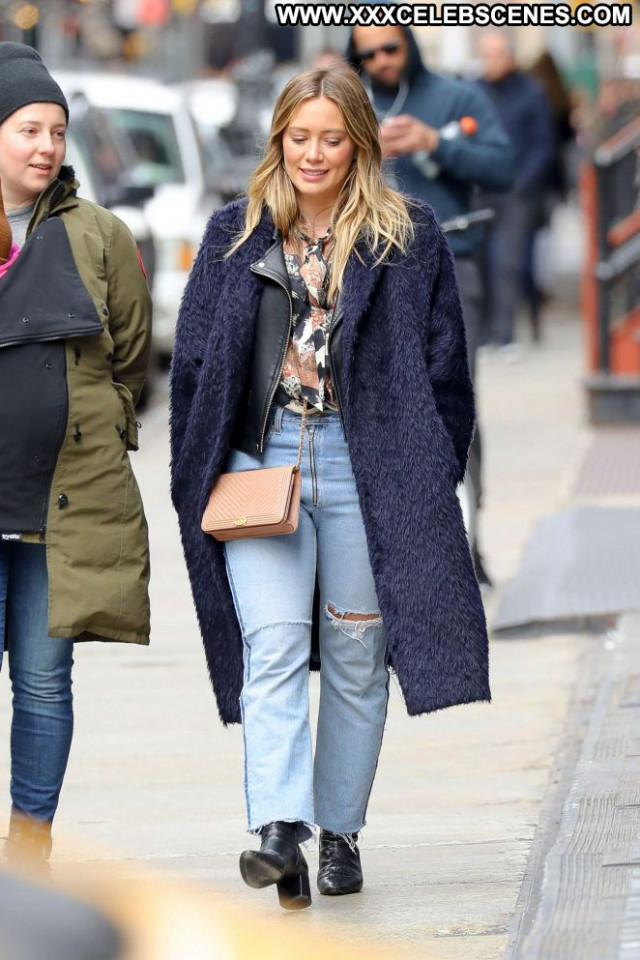 Hilary Duff New York  Jeans Paparazzi Posing Hot Beautiful New York