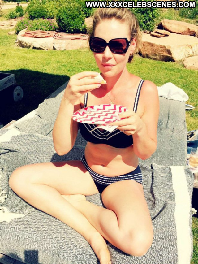 Katherine Heigl No Source Paparazzi Beautiful Celebrity Bikini Posing