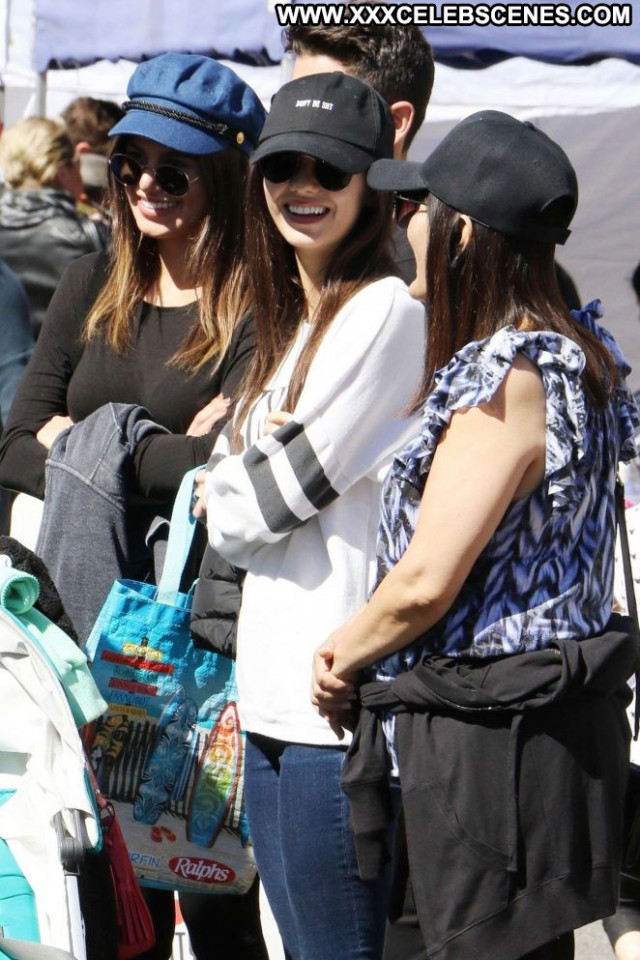 Victoria Justice Farmers Market Celebrity Beautiful Babe Paparazzi