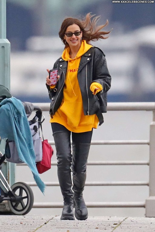 Peyton R Paparazzi Beautiful Babe Posing Hot Celebrity Straight