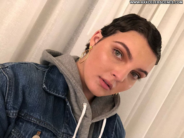 Camren Bicondova No Source Posing Hot Beautiful Babe Celebrity Sexy