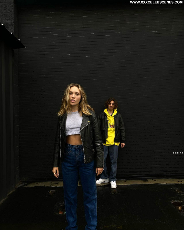 Maddie Ziegler No Source Posing Hot Celebrity Beautiful Sexy Babe