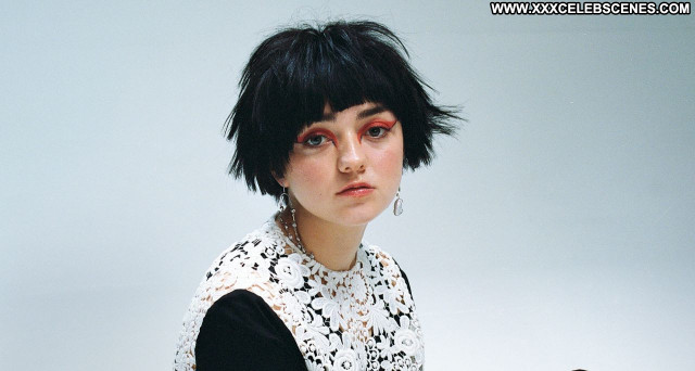 Maisie Williams No Source Posing Hot Beautiful Sexy Celebrity Babe
