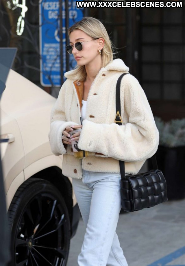 Hailey Bieber Los Angeles Paparazzi Posing Hot Beautiful Babe