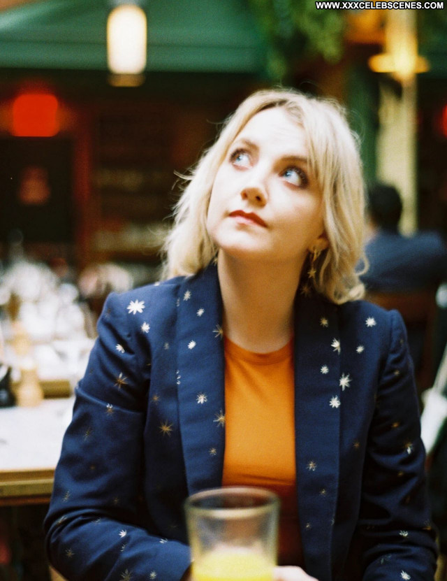 Evanna Lynch No Source Sexy Babe Posing Hot Beautiful Celebrity