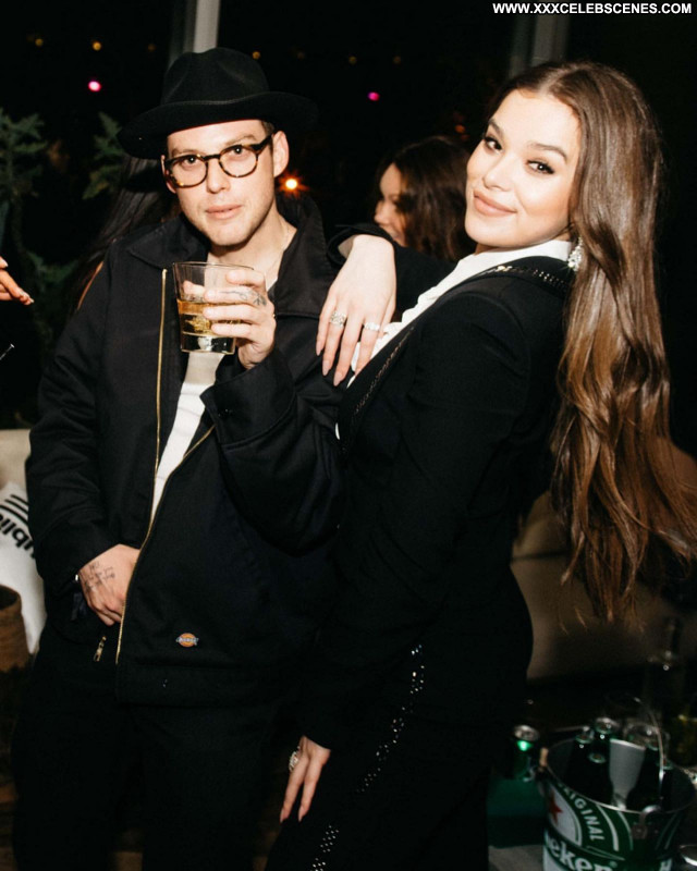 Hailee Steinfeld No Source Sexy Babe Beautiful Celebrity Posing Hot
