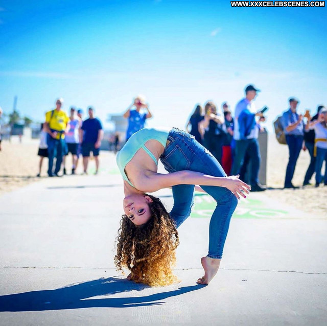 Sofie Dossi No Source  Sexy Beautiful Babe Posing Hot Celebrity