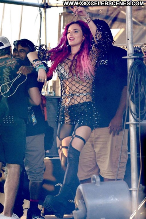 Bella Thorne Babe Hot Paparazzi Celebrity Straight Beautiful Stage Posing Hot New York