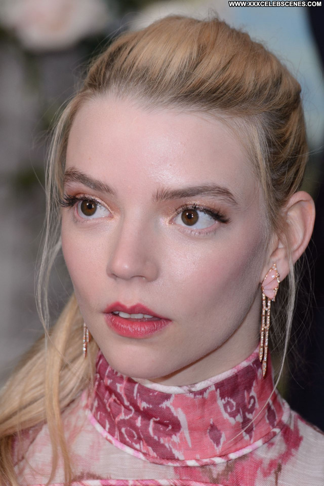 Anya Taylor No Source Celebrity Babe Posing Hot Beautiful Sexy