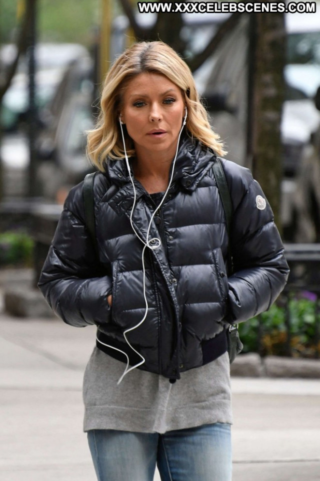 Kelly Ripa New York Paparazzi New York Babe Celebrity Posing Hot