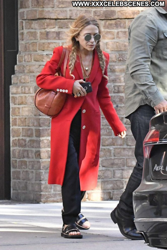 Mary Kate Olsen No Source  Babe Posing Hot Celebrity Paparazzi