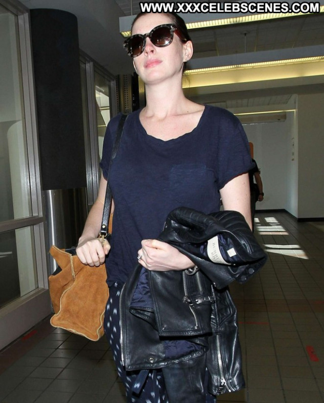 Anne Hathaway Los Angeles Posing Hot Hat Los Angeles Beautiful