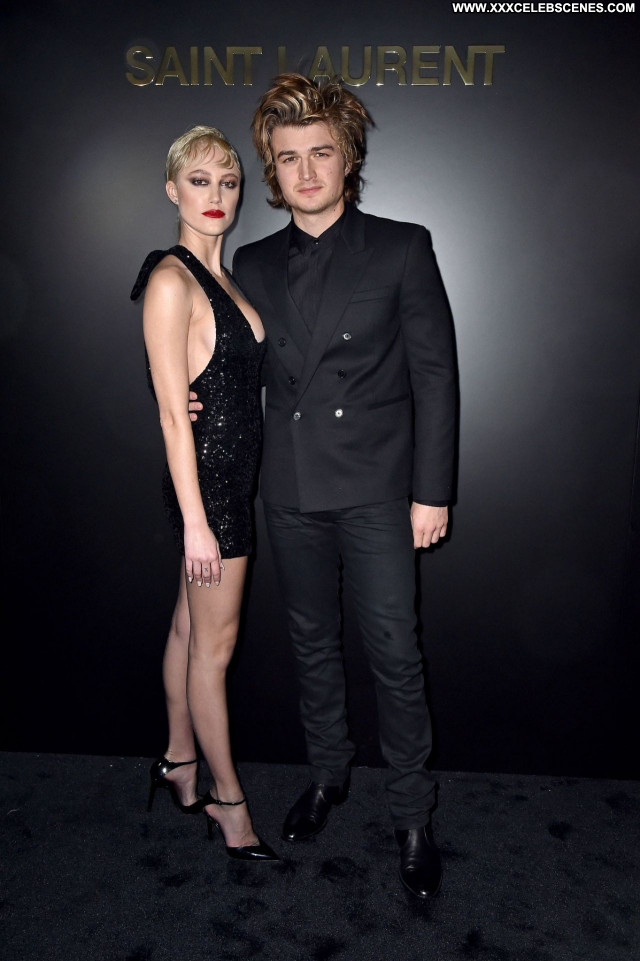 Maika Monroe No Source Celebrity Beautiful Posing Hot Sexy Babe