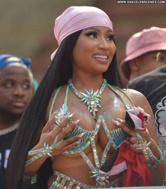 Nicki Minaj Beautiful Babe Posing Hot Paparazzi Celebrity