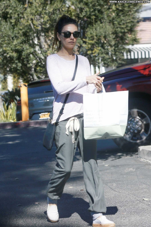 Mila Kunis No Source  Beautiful Babe Celebrity Posing Hot Paparazzi