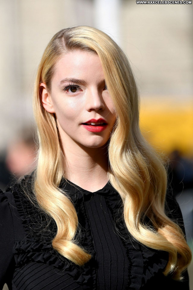 Anya Taylor No Source Babe Posing Hot Celebrity Sexy Beautiful