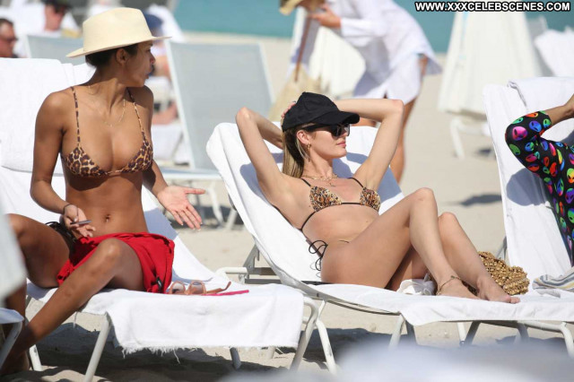 Lais Ribeiro The Beach Posing Hot Paparazzi Celebrity Babe Beautiful