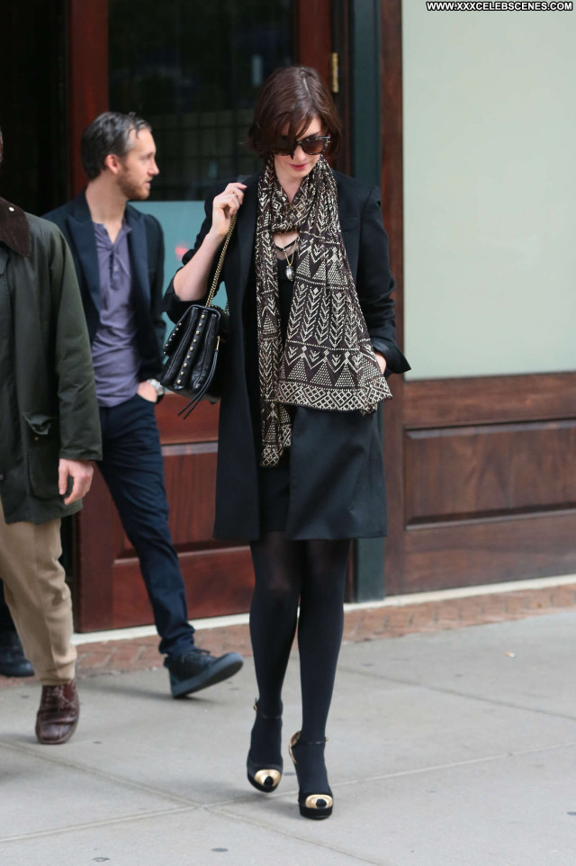 Anne Hathaway New York Husband Beautiful Paparazzi Hotel Celebrity