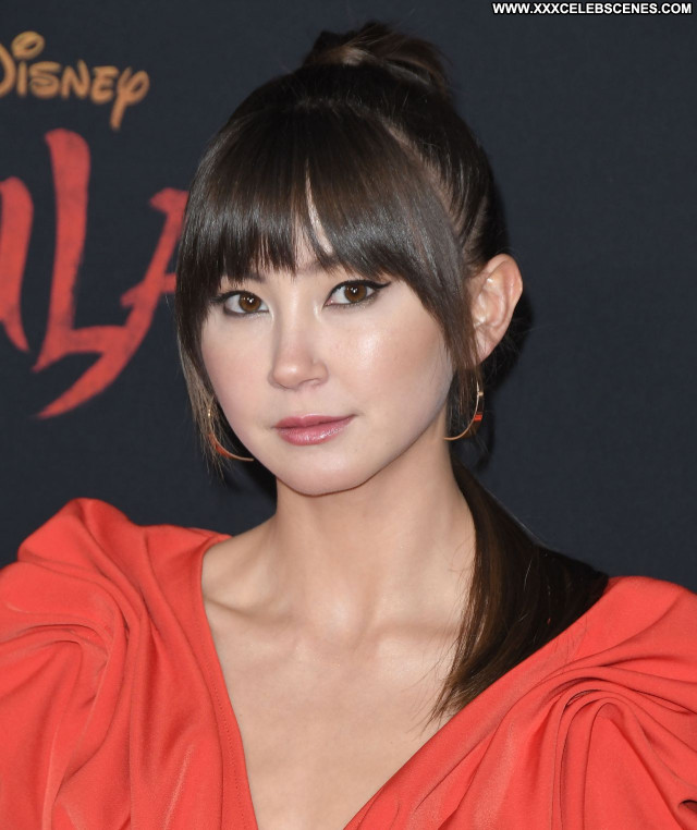 Kimiko Glenn No Source Sexy Babe Celebrity Posing Hot Beautiful