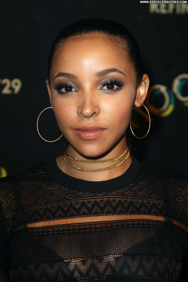 Tinashe No Source  Babe Celebrity Paparazzi Nyc Posing Hot Beautiful